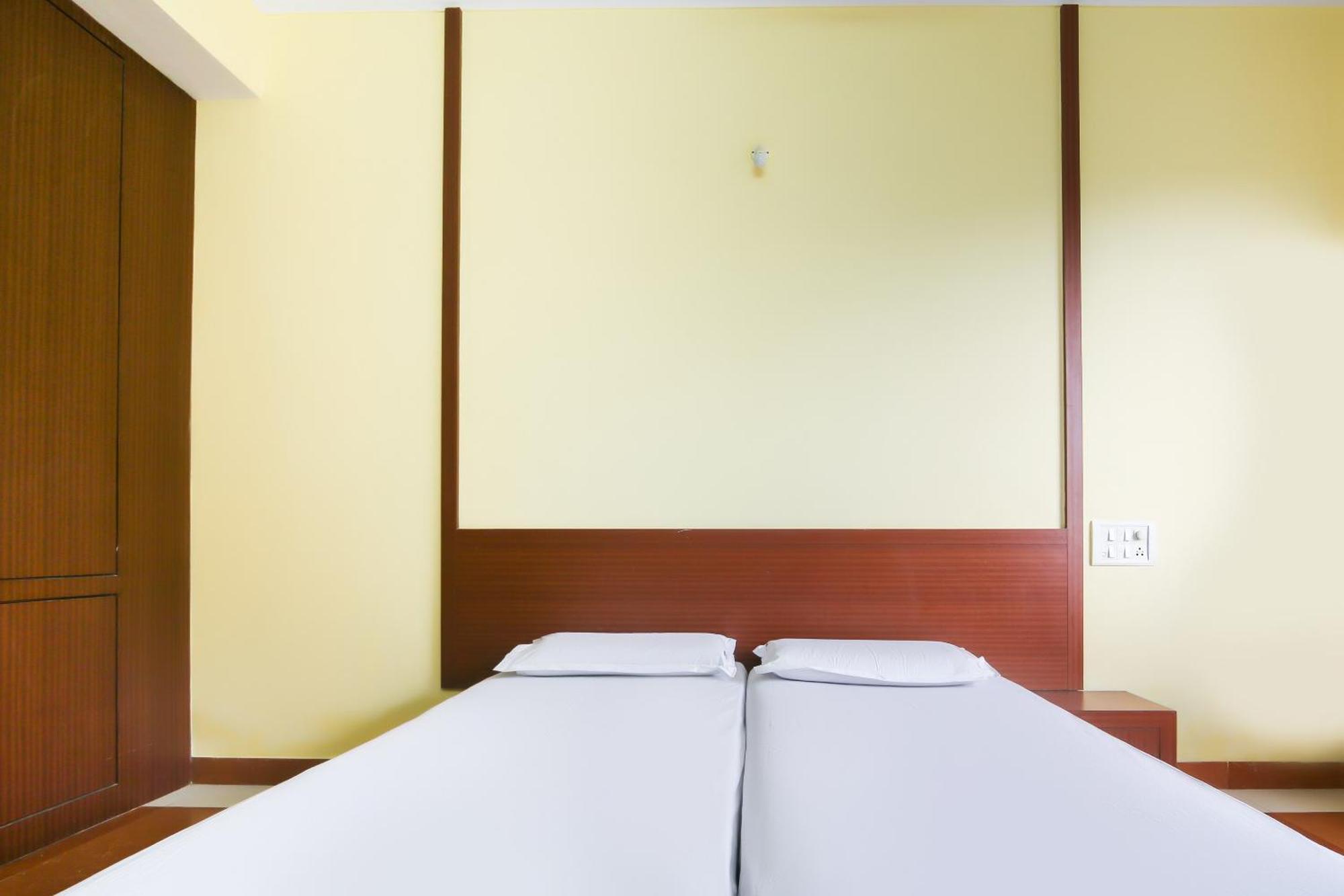 Hotel O Raviraj Classic Cana Luaran gambar