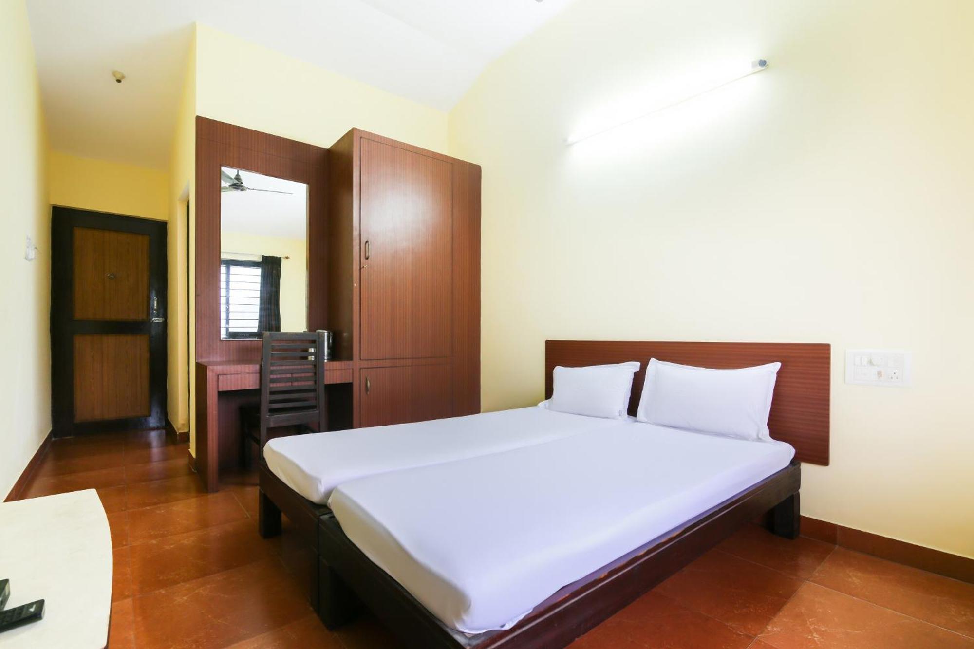 Hotel O Raviraj Classic Cana Luaran gambar